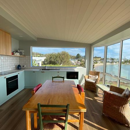 Beach Buoy Opossum Bay South Arm ภายนอก รูปภาพ
