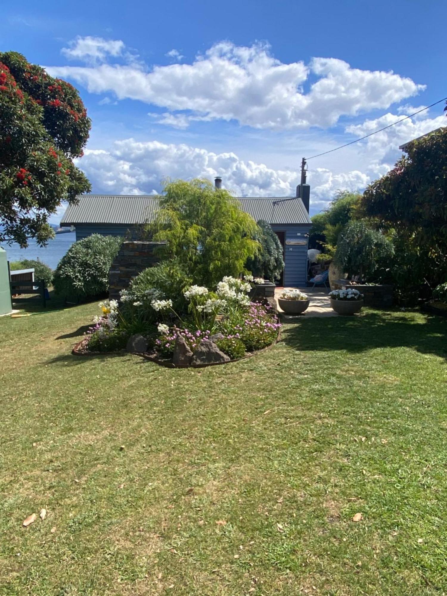 Beach Buoy Opossum Bay South Arm ภายนอก รูปภาพ
