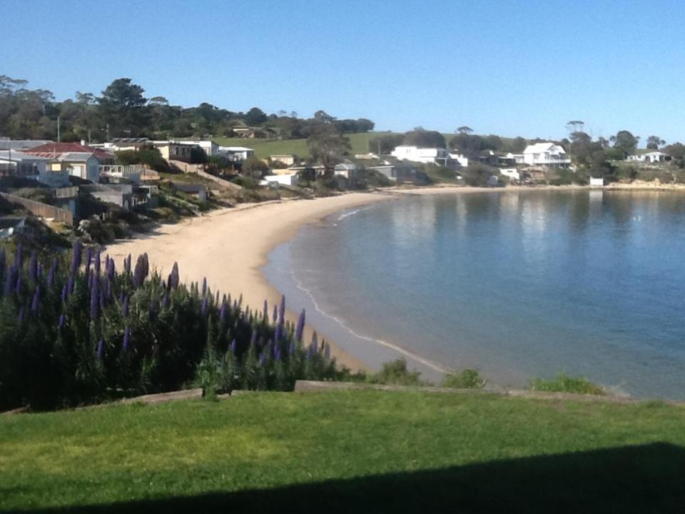 Beach Buoy Opossum Bay South Arm ภายนอก รูปภาพ