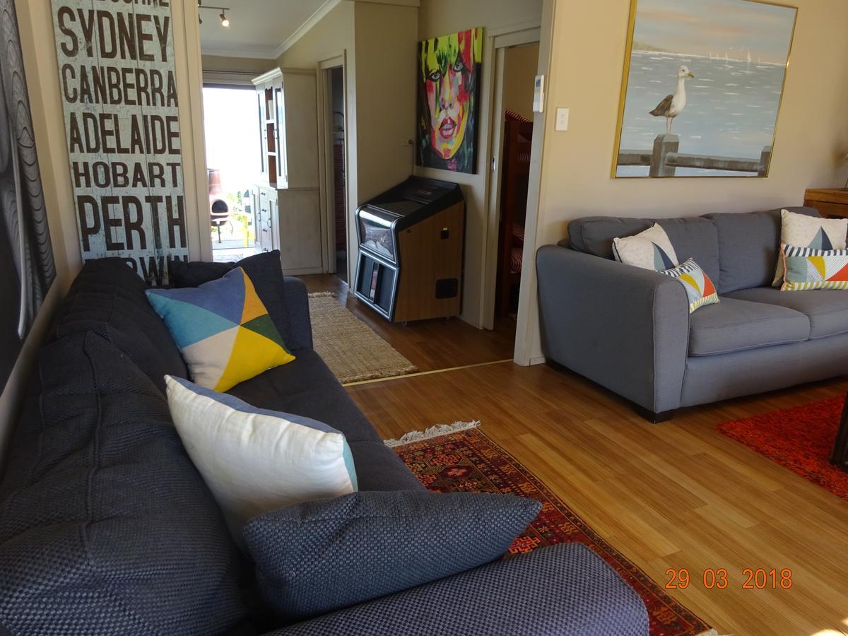 Beach Buoy Opossum Bay South Arm ภายนอก รูปภาพ