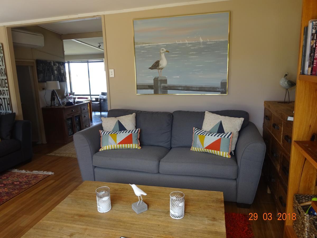 Beach Buoy Opossum Bay South Arm ภายนอก รูปภาพ