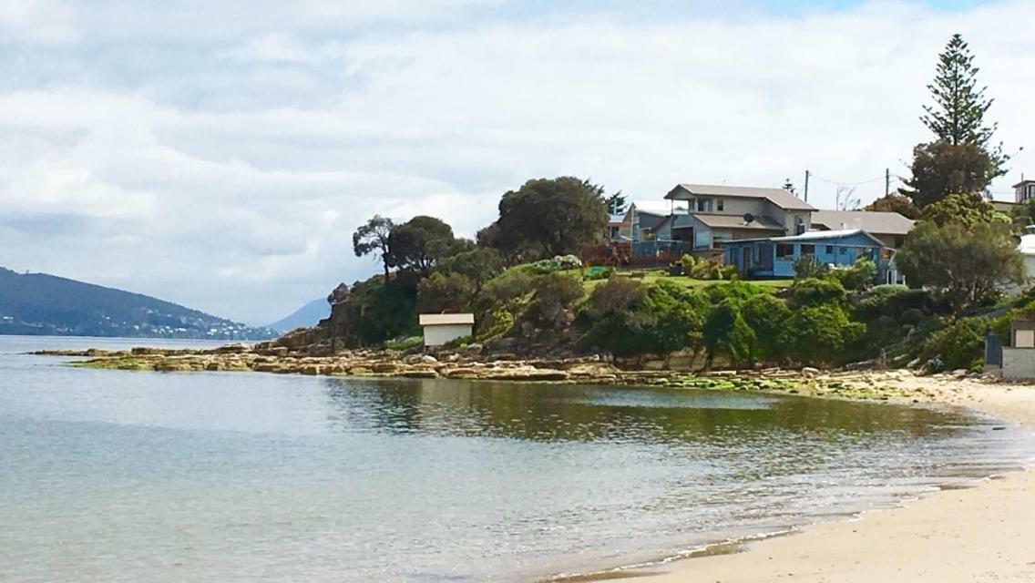 Beach Buoy Opossum Bay South Arm ภายนอก รูปภาพ